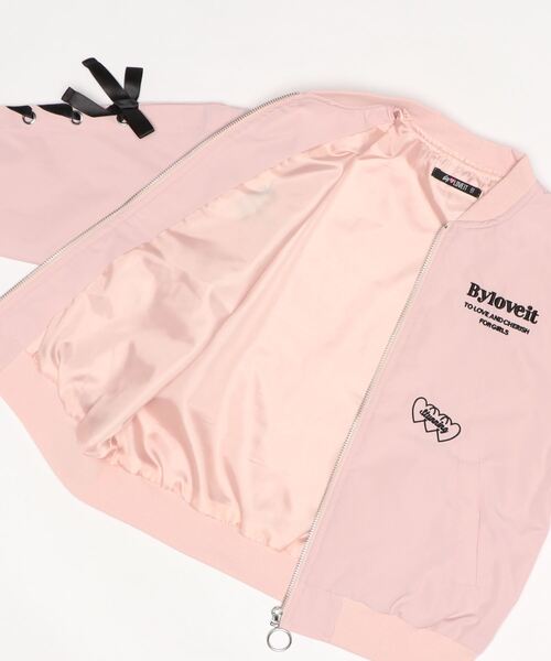 by LOVEiT（バイラビット）の「刺しゅうチラシブルゾン