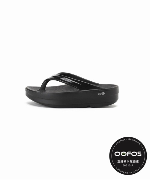 Spick & Span（スピックアンドスパン）の「【OOFOS】Omega（サンダル・レディース・ブラック/ホワイト・23cm/24cm/25cm）」の4枚目の写真