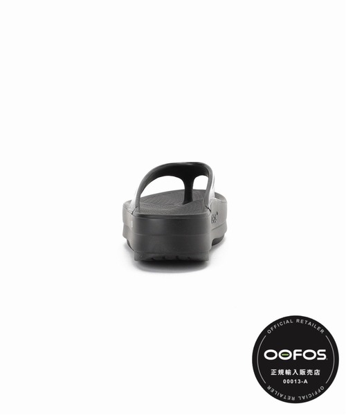 Spick & Span（スピックアンドスパン）の「【OOFOS】Omega（サンダル・レディース・ブラック/ホワイト・23cm/24cm/25cm）」の5枚目の写真