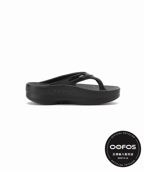Spick & Span（スピックアンドスパン）の「【OOFOS】Omega（サンダル・レディース・ブラック/ホワイト・23cm/24cm/25cm）」の6枚目の写真