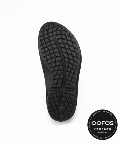 Spick & Span（スピックアンドスパン）の「【OOFOS】Omega（サンダル・レディース・ブラック/ホワイト・23cm/24cm/25cm）」の10枚目の写真