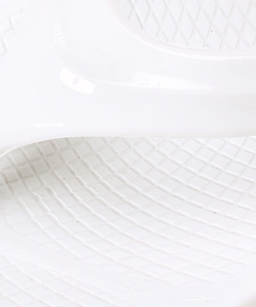 Spick & Span（スピックアンドスパン）の「【OOFOS】Omega（サンダル・レディース・ブラック/ホワイト・23cm/24cm/25cm）」の15枚目の写真