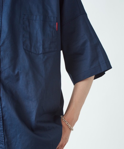 MAISON CLUB(メゾンクラブ)の「【MAISON CLUB】REDBOXストリートドロップショルダーシャツ SCCH017(シャツ/ブラウス・メンズ・ネイビー/グリーン・FREE)」の6枚目の写真