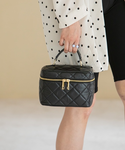 U by SPICK&SPAN(ユーバイスピックアンドスパン)の「【AULENTTI/オウレンティ】キルティングバニティBAG(ショルダーバッグ・レディース・ブラック・FREE)」の1枚目の写真