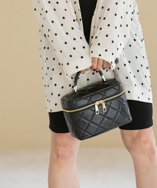 U by SPICK&SPAN(ユーバイスピックアンドスパン)の「【AULENTTI/オウレンティ】キルティングバニティBAG(ショルダーバッグ・レディース・ブラック・FREE)」の2枚目の写真