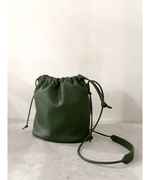 Ungrid（アングリッド）の「ショルダー巾着カラーバッグ（ハンドバッグ・レディース・ブラック/オレンジ/グリーン/ブルー・FREE）」の3枚目の写真