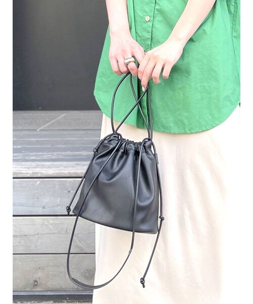 Ungrid（アングリッド）の「ショルダー巾着カラーバッグ（ハンドバッグ・レディース・ブラック/オレンジ/グリーン/ブルー・FREE）」の17枚目の写真