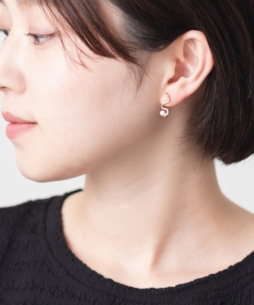 ABBEY MARKET(アビーマーケット)の「【日本製】 アシンメトリーパールピアス TRULY(ピアス(両耳用)・レディース・ゴールド系その他4/ゴールド系その他2/ゴールド/ゴールド系その他/ゴールド系その他3・FREE)」の13枚目の写真