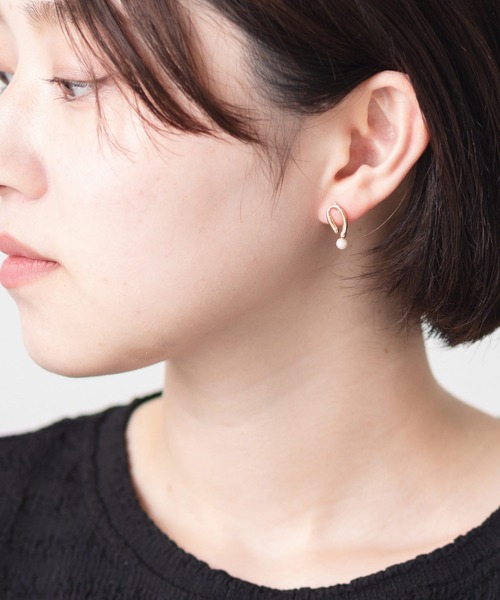 ABBEY MARKET(アビーマーケット)の「【日本製】 アシンメトリーパールピアス TRULY(ピアス(両耳用)・レディース・ゴールド系その他4/ゴールド系その他2/ゴールド/ゴールド系その他/ゴールド系その他3・FREE)」の11枚目の写真