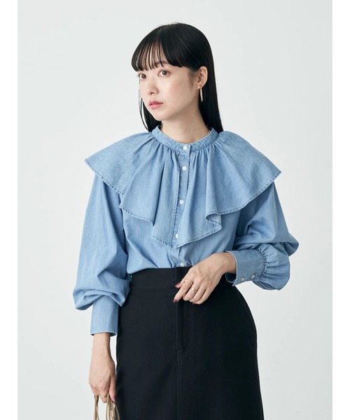earth music&ecology(アースミュージックアンドエコロジー)の「ラッフルカラーブラウス(シャツ/ブラウス・レディース・チャコールグレー/インディゴブルー・FREE)」の3枚目の写真