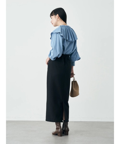 earth music&ecology(アースミュージックアンドエコロジー)の「ラッフルカラーブラウス(シャツ/ブラウス・レディース・チャコールグレー/インディゴブルー・FREE)」の8枚目の写真