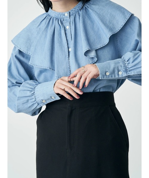earth music&ecology(アースミュージックアンドエコロジー)の「ラッフルカラーブラウス(シャツ/ブラウス・レディース・チャコールグレー/インディゴブルー・FREE)」の12枚目の写真