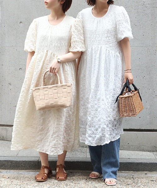 Isn't She?(イズントシー)の「シャーリングパフスリーブワンピース(ワンピース・レディース・クリーム/ピンク/オフホワイト・FREE)」の5枚目の写真