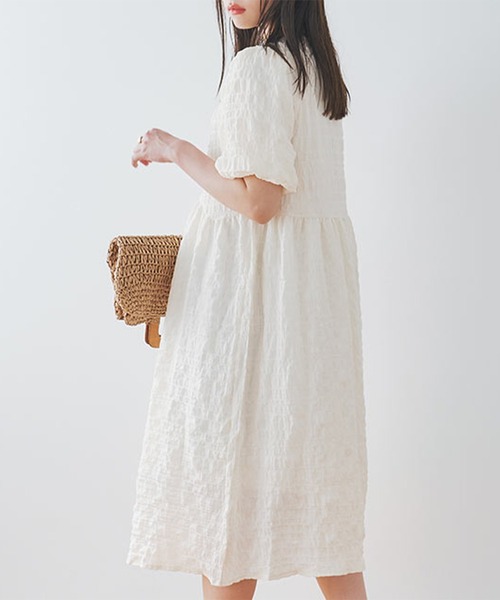 Isn't She?(イズントシー)の「シャーリングパフスリーブワンピース(ワンピース・レディース・クリーム/ピンク/オフホワイト・FREE)」の12枚目の写真