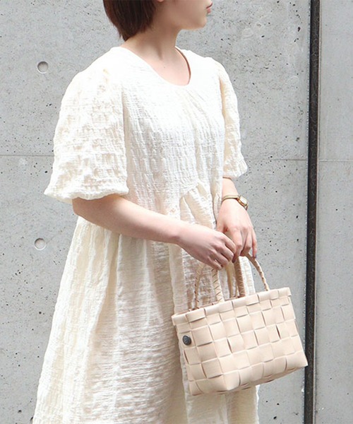 Isn't She?(イズントシー)の「シャーリングパフスリーブワンピース(ワンピース・レディース・クリーム/ピンク/オフホワイト・FREE)」の17枚目の写真