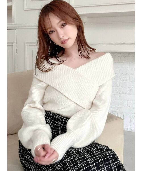RESEXXY（リゼクシー）の「フロントクロスオフショルニットトップス（ニット/セーター・レディース・ブラック/ピンク/アイボリー/ブルー・FREE）」の5枚目の写真