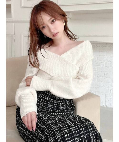 RESEXXY（リゼクシー）の「フロントクロスオフショルニットトップス（ニット/セーター・レディース・ブラック/ピンク/アイボリー/ブルー・FREE）」の6枚目の写真