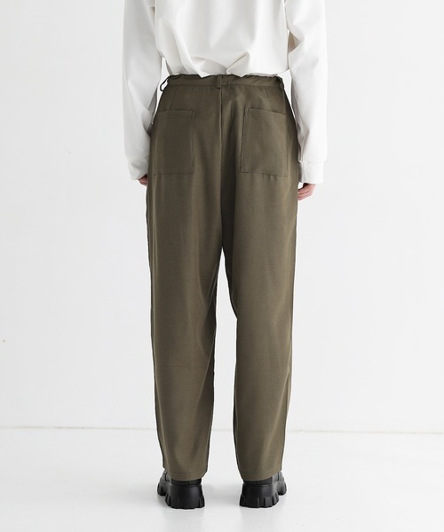 ETELIO（エテリオ）の「セミワイドタックバルーンパンツ（その他パンツ・メンズ・チャコール/オフホワイト/ブラック/ブラウン系・S/M/L）」の5枚目の写真