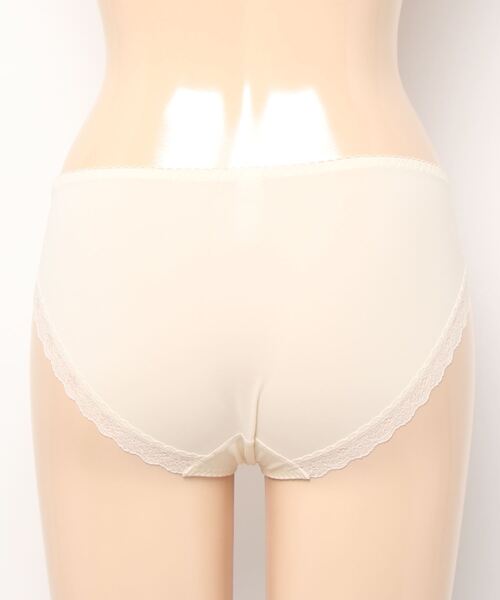 Triumph(トリンプ)の「天使のブラ スリムライン554 レギュラーショーツ TR554 Hikini(ショーツ・レディース・ライトイエロー/パープル・L/M)」の8枚目の写真