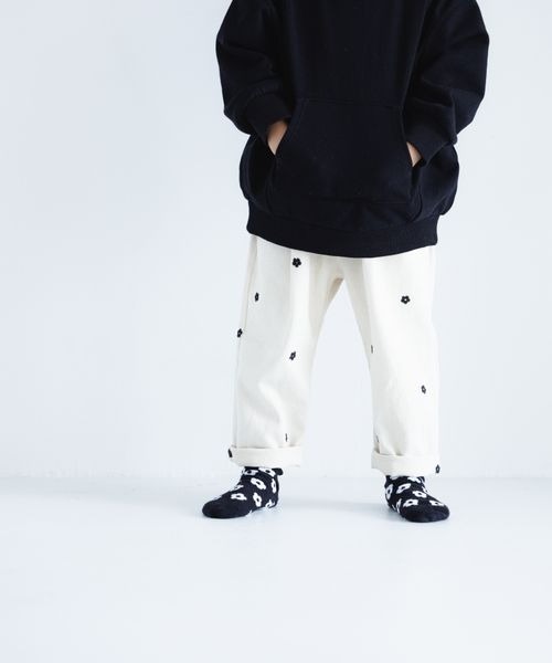 LOWRYS FARM(ローリーズファーム)の「シシュウイージーパンツ 179996(その他パンツ・キッズ・ブルー/アイボリー/ネイビー・110cm/120cm/130cm/140cm/150cm)」の1枚目の写真