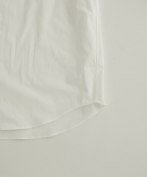 ADAM ET ROPE'（アダムエロペ）の「オーバーサイズ ステイカラー シャツ/黄ばみ軽減（シャツ/ブラウス・メンズ・ホワイト/キナリ/ブルー系その他5・S/M/L）」の7枚目の写真