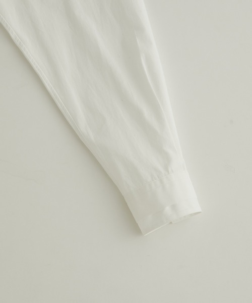 ADAM ET ROPE'（アダムエロペ）の「オーバーサイズ ステイカラー シャツ/黄ばみ軽減（シャツ/ブラウス・メンズ・ホワイト/キナリ/ブルー系その他5・S/M/L）」の8枚目の写真