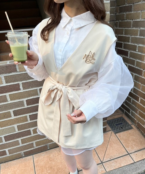 one after another NICE CLAUP（ワンアフターアナザーナイスクラップ）の「NCロゴブローチ付きベスト（ベスト・レディース・ブラック/ホワイト系その他/アイボリー・FREE）」の5枚目の写真