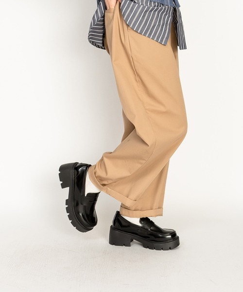 SVEC（シュベック）の「チャンキーソール Uチップ コインローファー（ローファー・レディース・ホワイト/ブラック・35/37/36/39/38/40）」の16枚目の写真