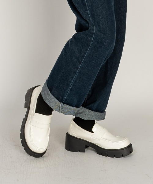 SVEC（シュベック）の「チャンキーソール Uチップ コインローファー（ローファー・レディース・ホワイト/ブラック・35/37/36/39/38/40）」の12枚目の写真