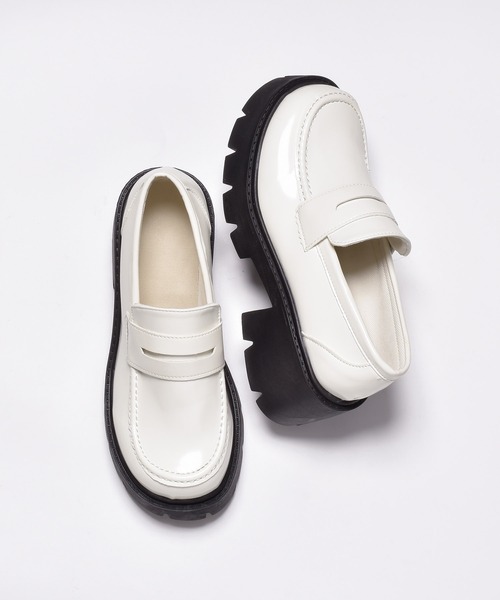 SVEC（シュベック）の「チャンキーソール Uチップ コインローファー（ローファー・レディース・ホワイト/ブラック・35/37/36/39/38/40）」の22枚目の写真