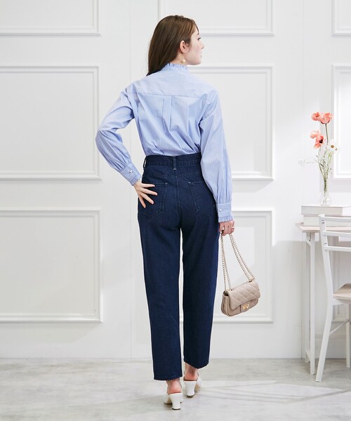 couture brooch（クチュールブローチ）の「◆【オンオフ問わずに大活躍！】先染めピンタック パール調釦フリルシャツ（シャツ/ブラウス・レディース・ブラック系1/サックスブルー系2・38/40/42）」の13枚目の写真