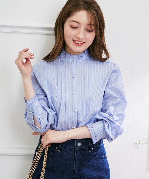 couture brooch（クチュールブローチ）の「◆【オンオフ問わずに大活躍！】先染めピンタック パール調釦フリルシャツ（シャツ/ブラウス・レディース・ブラック系1/サックスブルー系2・38/40/42）」の16枚目の写真