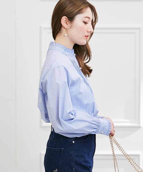 couture brooch（クチュールブローチ）の「◆【オンオフ問わずに大活躍！】先染めピンタック パール調釦フリルシャツ（シャツ/ブラウス・レディース・ブラック系1/サックスブルー系2・38/40/42）」の18枚目の写真