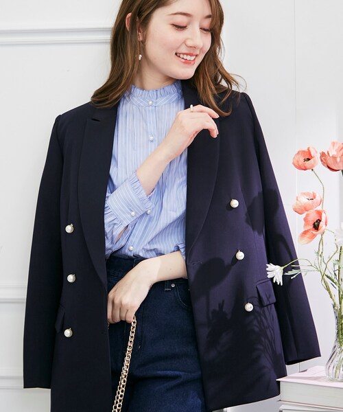 couture brooch（クチュールブローチ）の「◆【オンオフ問わずに大活躍！】先染めピンタック パール調釦フリルシャツ（シャツ/ブラウス・レディース・ブラック系1/サックスブルー系2・38/40/42）」の19枚目の写真