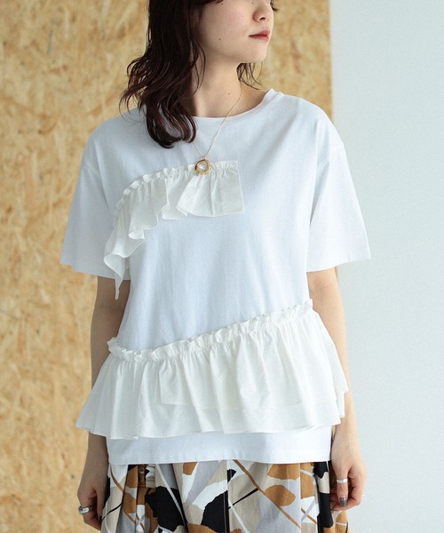 Ray BEAMS（レイビームス）の「RBS / イソザイ フリル ハーフスリーブ Tシャツ（Tシャツ/カットソー・レディース・ブラック/ホワイト・ONE SIZE）」の6枚目の写真