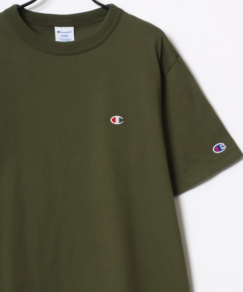 Champion(チャンピオン)の「Champion/チャンピオン コットンUSA ロゴワッペン ワンポイント刺繍 半袖Tシャツ/無地T/レディース メンズ(Tシャツ/カットソー・メンズ・ホワイト/ブラック/オートミール/ライトイエロー/サーモンピンク/ミント/ラベンダー/ネイビー/グレー/ダークグリーン/ブルー/サンドベージュ/グリーン/イエロー/サックスブルー/ベージュ/グレイッシュブルー/クリーム/レンガ/サファリグリーン/スカイブルー/セージグリーン/オレンジ/オリーブドラブ・L/XL/M)」の8枚目の写真