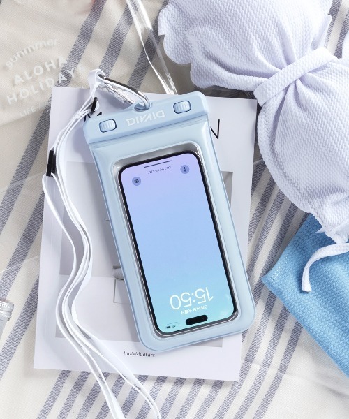 Hamee(ハミィ)の「各種スマートフォン対応 DIVAID フローティング 防水ケース IP68防水・防塵性能 ワイドサイズ ショルダーストラップ(スマホケース/カバー・レディース・ライトパープル/ホワイト/レインボー/ブラック/ライトブルー/フューシャピンク/シアン/オレンジ/イエロー/グリーン系・FREE)」の5枚目の写真