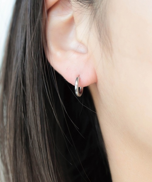 ebine(エビネ)の「Simple Hoop Pierce / 12mm 金属アレルギー対応 サージカルステンレス(ピアス(両耳用)・レディース・シルバー/ゴールド・12cm)」の2枚目の写真