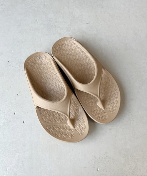 CPCM(シーピーシーエム)の「リカバリートングサンダル(サンダル・レディース・ブラック/ベージュ・MEDIUM/SMALL/X-SMALL/LARGE)」の1枚目の写真