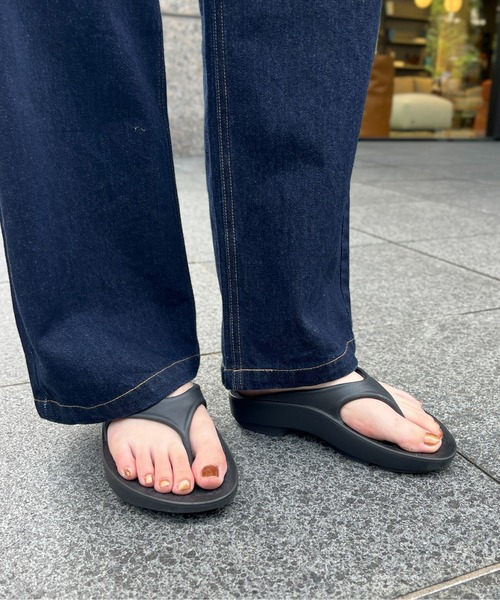 CPCM(シーピーシーエム)の「リカバリートングサンダル(サンダル・レディース・ブラック/ベージュ・MEDIUM/SMALL/X-SMALL/LARGE)」の3枚目の写真