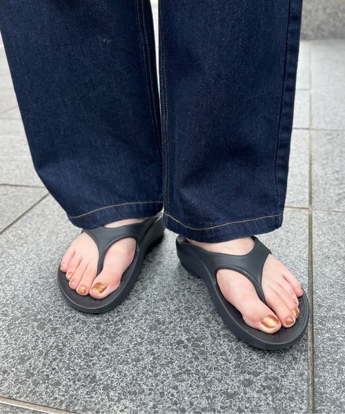 CPCM(シーピーシーエム)の「リカバリートングサンダル(サンダル・レディース・ブラック/ベージュ・MEDIUM/SMALL/X-SMALL/LARGE)」の5枚目の写真