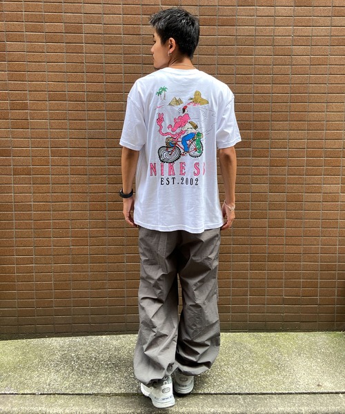 NIKE SB(ナイキエスビー)の「NIKE SB/ナイキエスビー バックプリントTシャツ クルーネック FJ1142-100/FJ1142-324(Tシャツ/カットソー・メンズ・ホワイト/グリーン・XL/L/M)」の17枚目の写真