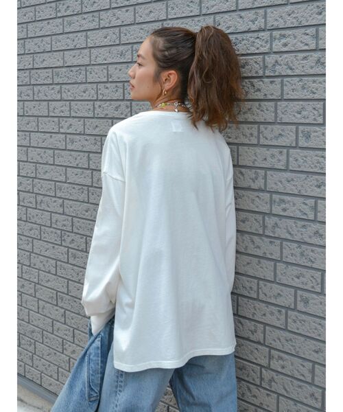 Ungrid(アングリッド)の「ウォッシュロゴロングスリーブTee(Tシャツ/カットソー・レディース・チャコールグレー/オフホワイト/グリーン・FREE)」の8枚目の写真