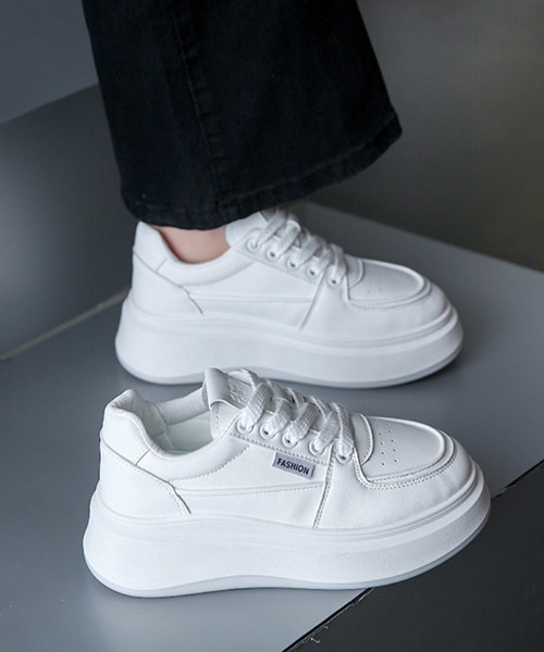 Futier land（フューティアランド）の「フェイクレザー厚底スニーカー（スニーカー・レディース・ホワイト・35/36/37/38/39/40）」の2枚目の写真