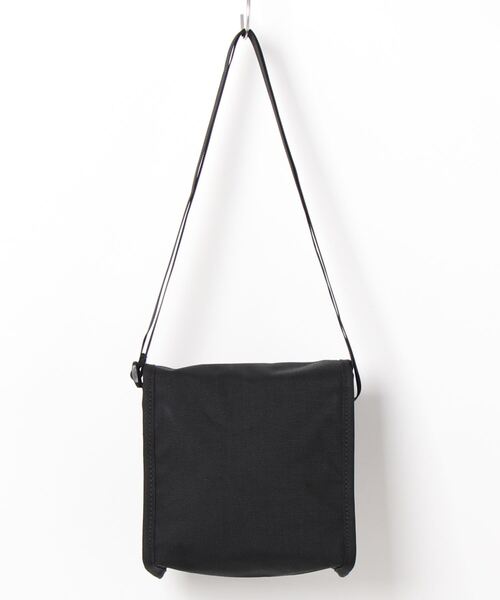 Manhattan Portage（マンハッタンポーテージ）の「Little Apple Shoulder Bag（ショルダーバッグ・メンズ・ブラック・X-SMALL）」の4枚目の写真