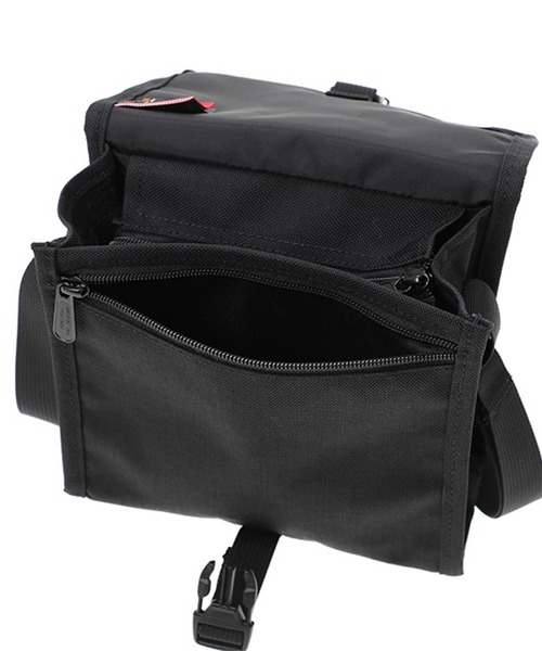 Manhattan Portage（マンハッタンポーテージ）の「Little Apple Shoulder Bag（ショルダーバッグ・メンズ・ブラック・X-SMALL）」の13枚目の写真
