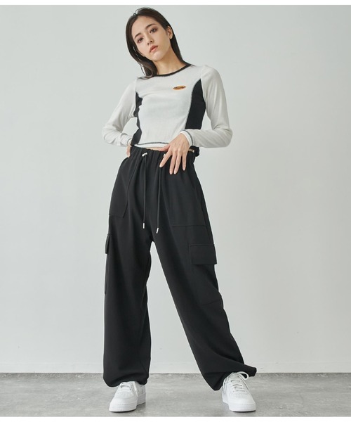 ANAP（アナップ）の「サイド配色ロングスリーブトップス（Tシャツ/カットソー・レディース・オフホワイト/ネイビー・FREE）」の7枚目の写真