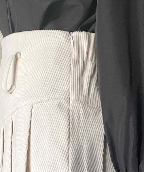 one way（ワンウェイ）の「コーデュロイプリーツスカート（スカート・レディース・ホワイト/ブラック/ブラウン/グレー・FREE）」の15枚目の写真