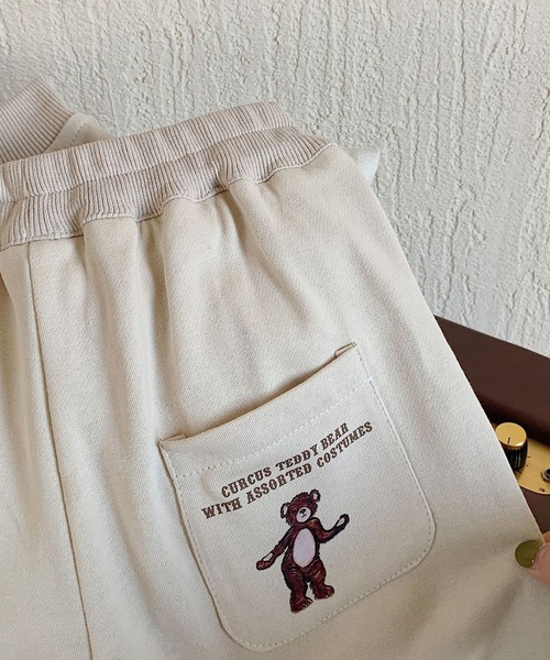 aimoha(アイモハ)の「aimoha-KIDS- 子供服 かわいいレトロ調クマプリントスウェットセットアップ(スウェット・キッズ・ライトベージュ/グレー・100/110/120/140/90/130)」の3枚目の写真