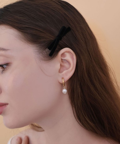 CEMONEMO（セモネモ）の「ベロア 細リボンピン 2セット（ヘアピン・レディース・ブラック・FREE）」の2枚目の写真